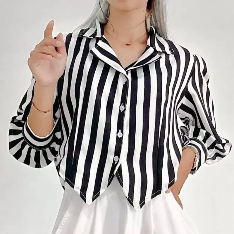 Minimalist Casual Crop top Wanita multicolor black photo 1