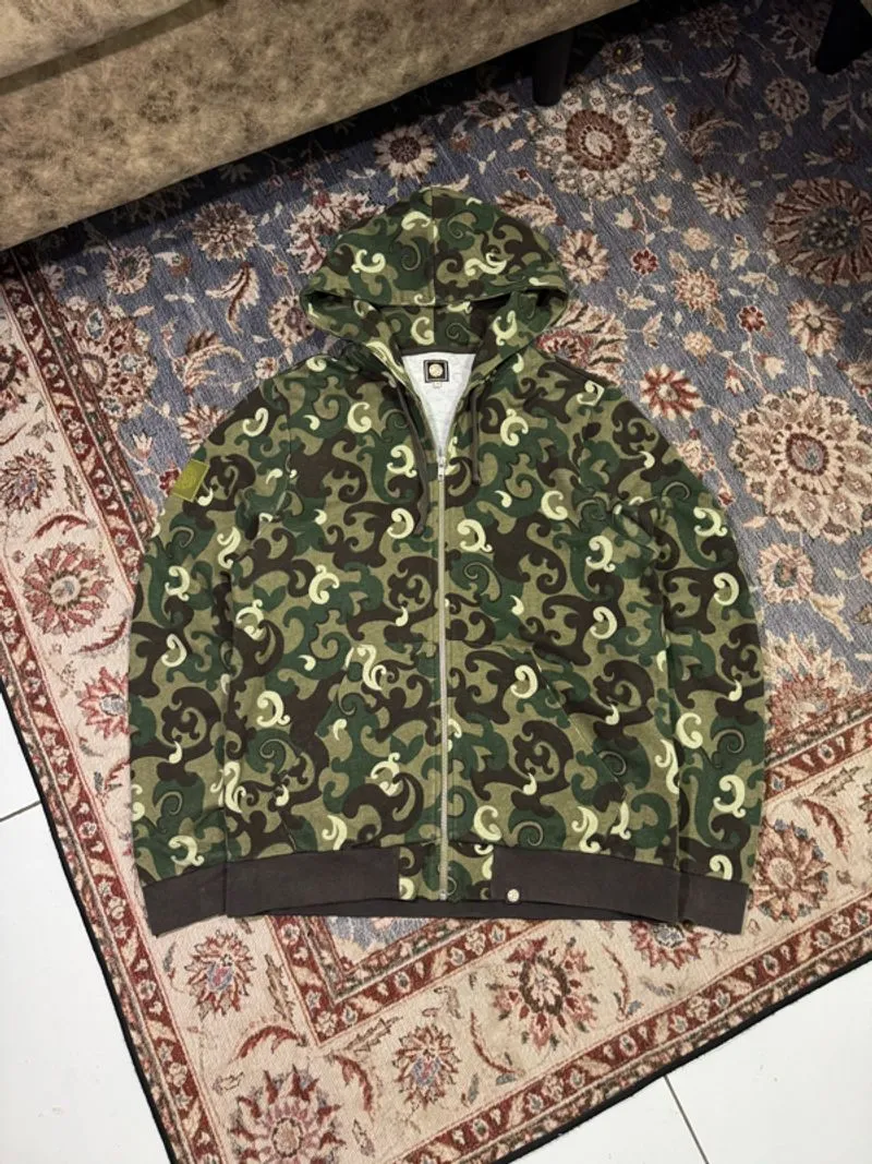 Pretty Green paisley photo 1