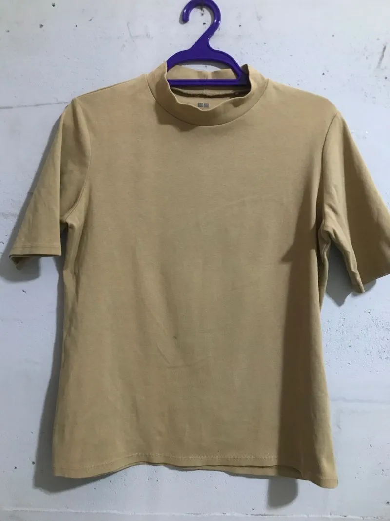 Uniqlo Casual Shirt Wanita tan khaki photo 1