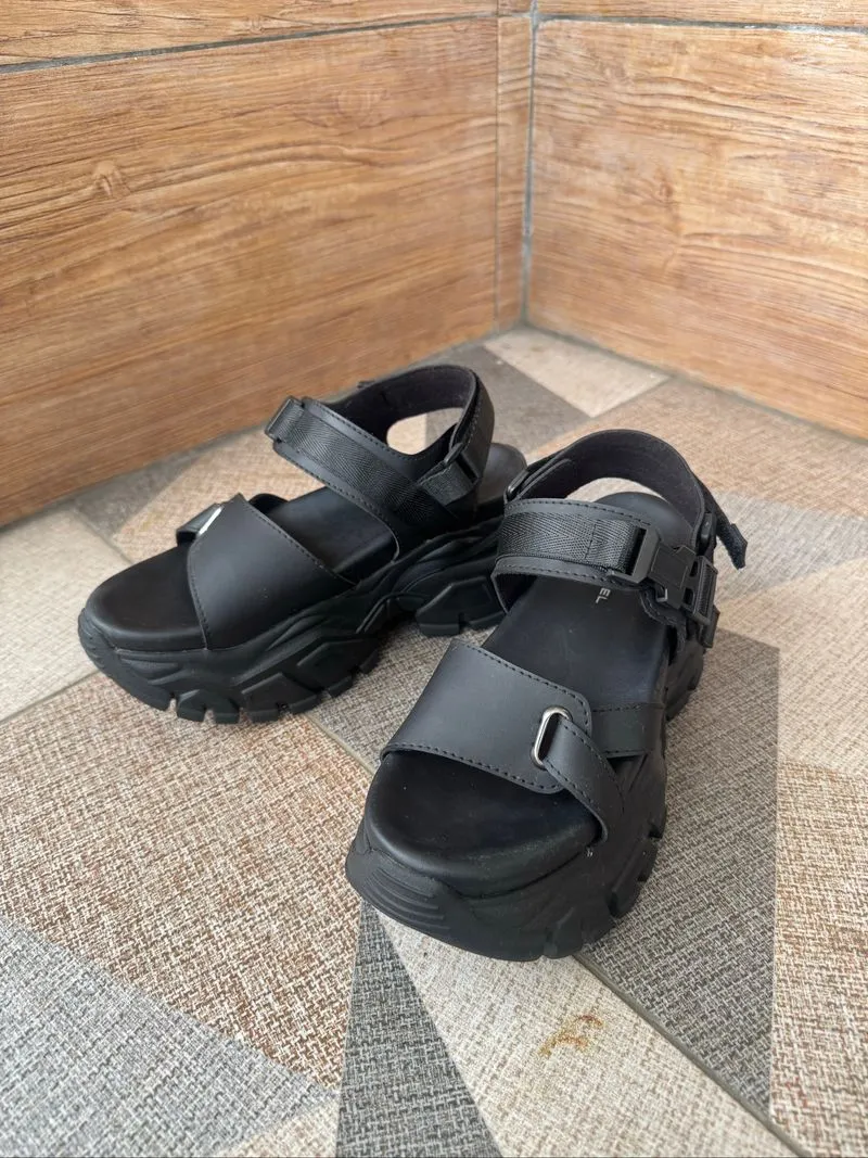 sepatu sandal kronikel  photo 1