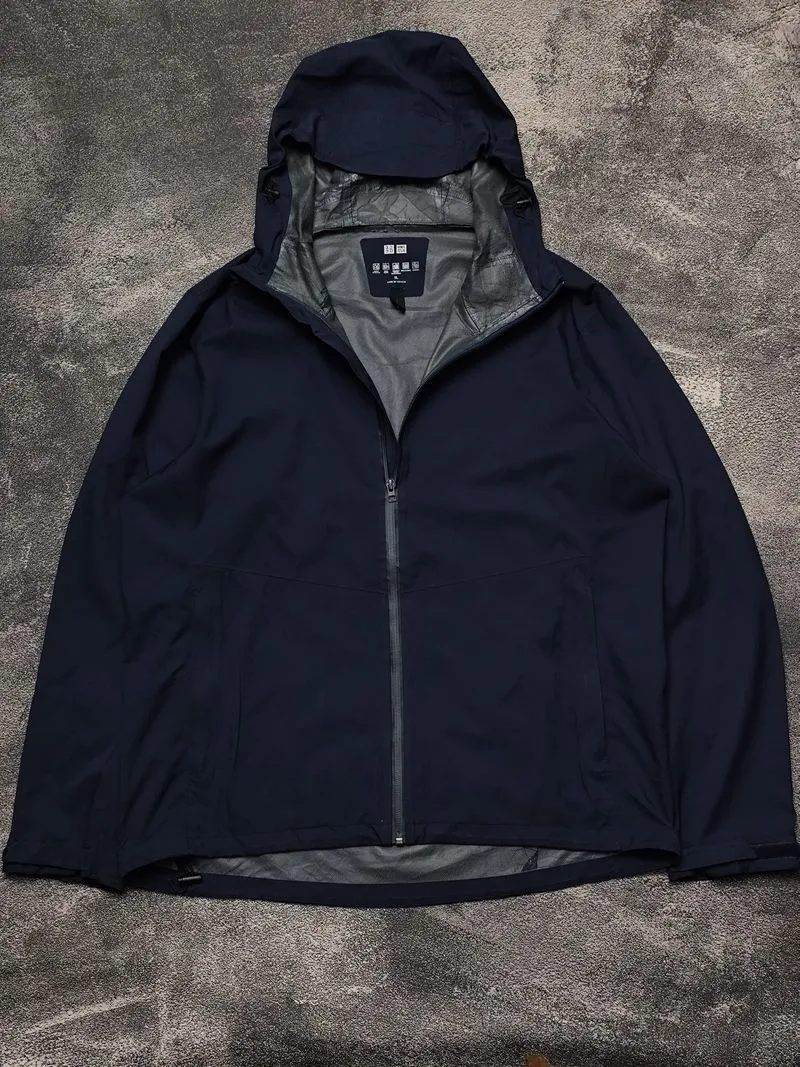 UNIQLO BLOCKTECH NAVY photo 1