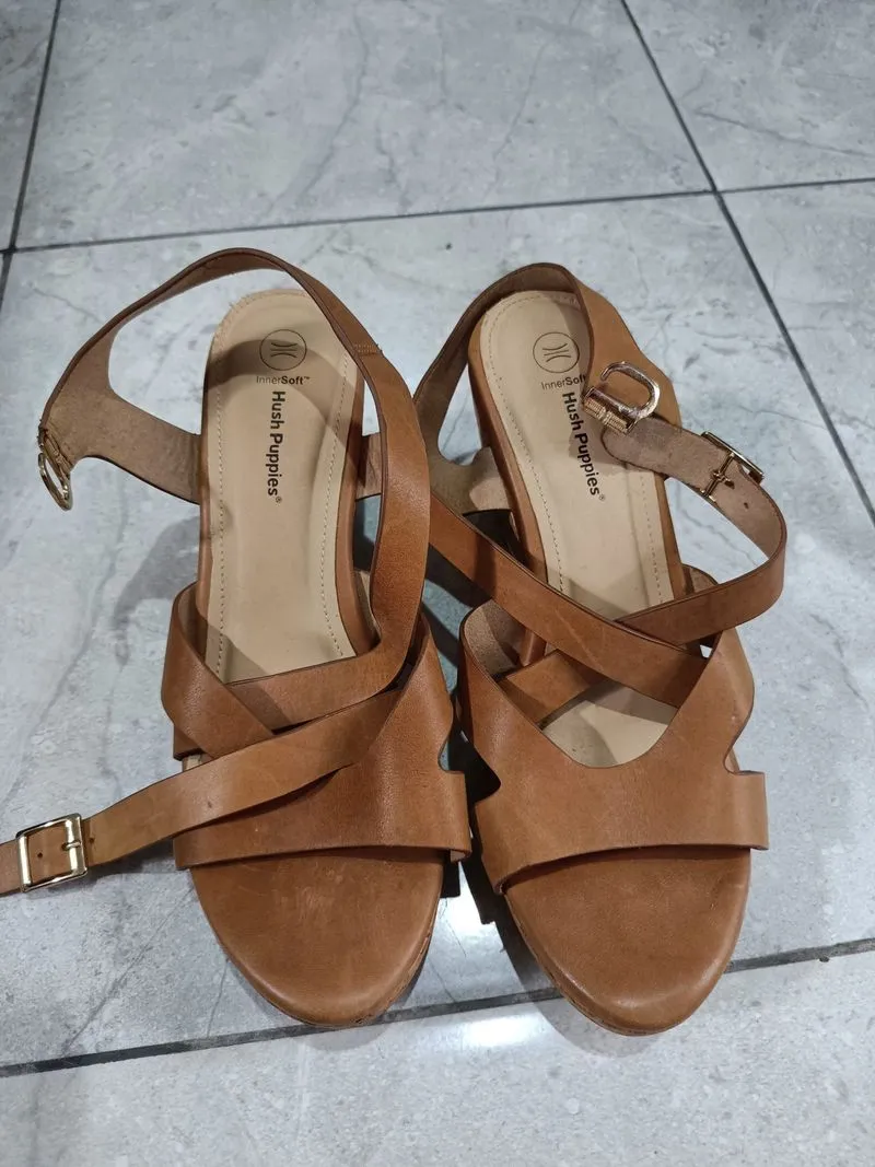 Sepatu Wedges Hush Puppies Size 9 atau 40 photo 1