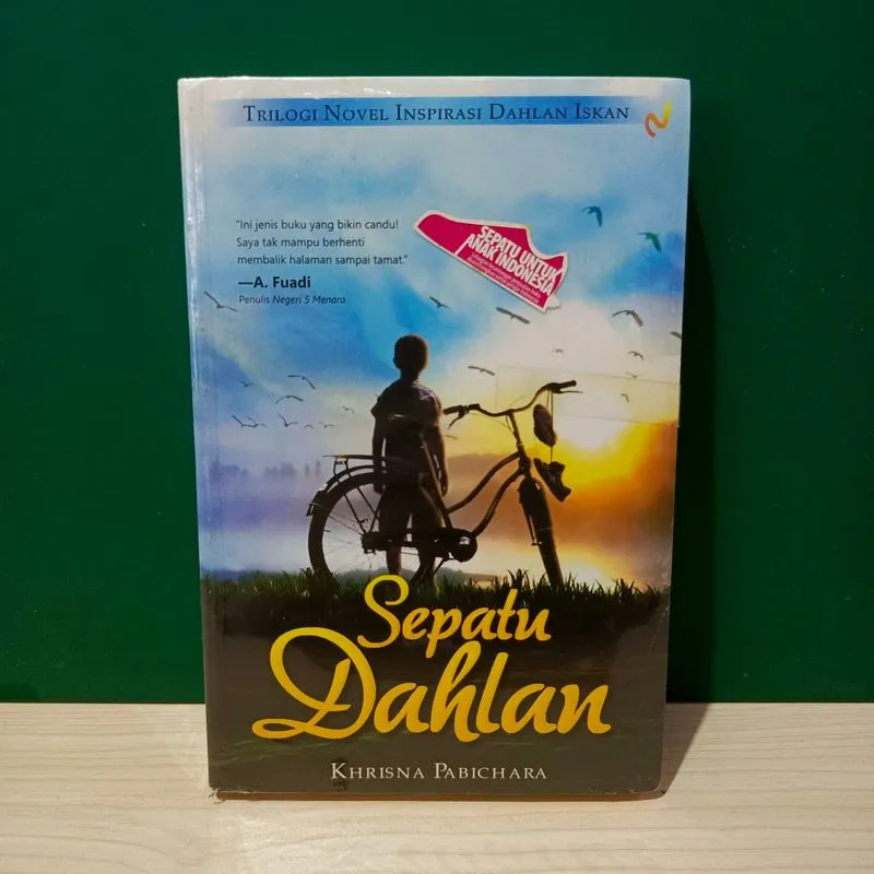 Sepatu Dahlan by Khrisna Pabichara photo 1