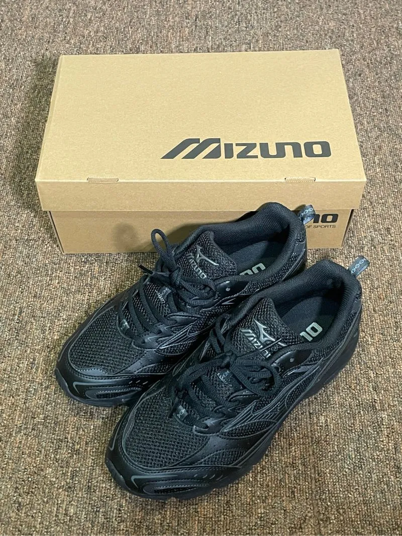 Mizuno Black Shoes 41 photo 1