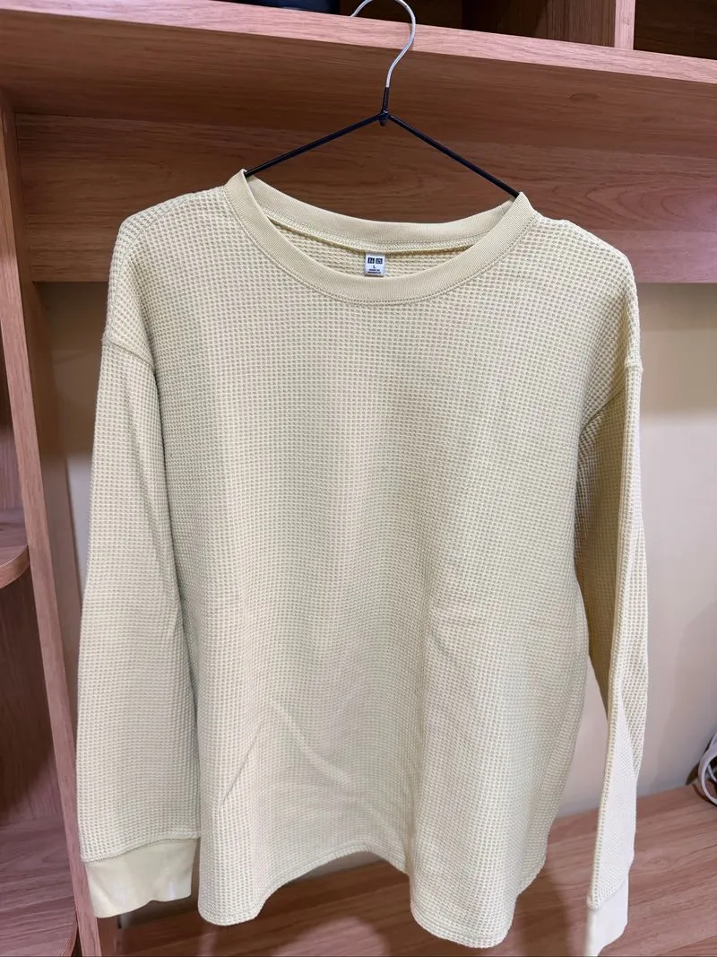 Uniqlo sweater photo 1