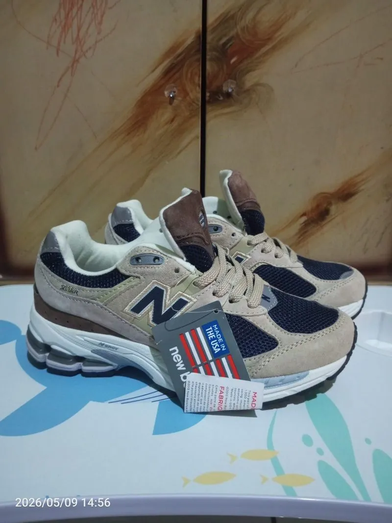 New balance 2002R Women photo 1