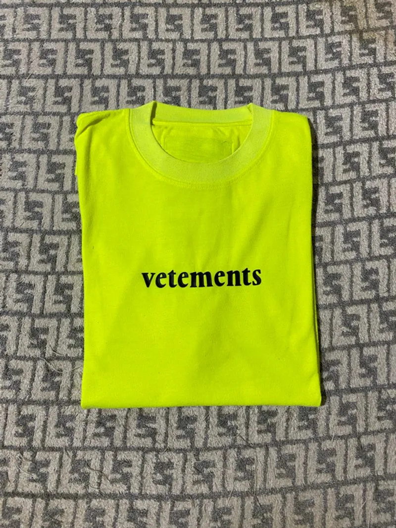 Vetements Mail Express Neon Tshirt photo 1