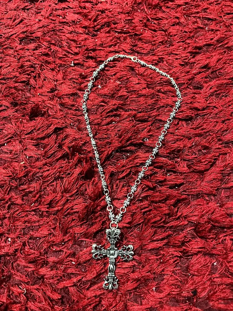 leona ch necklace photo 1