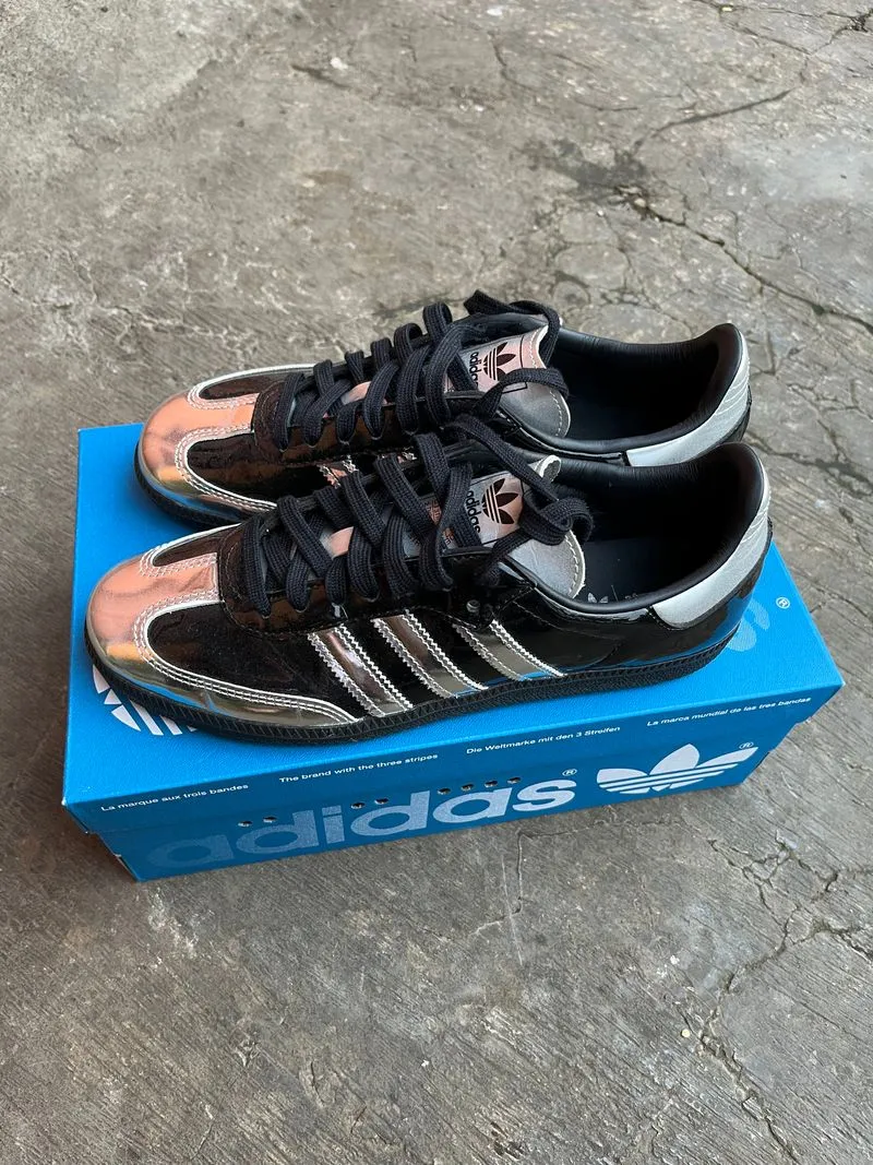 Adidas Streetwear Casual Sneakers Pria silver black photo 1
