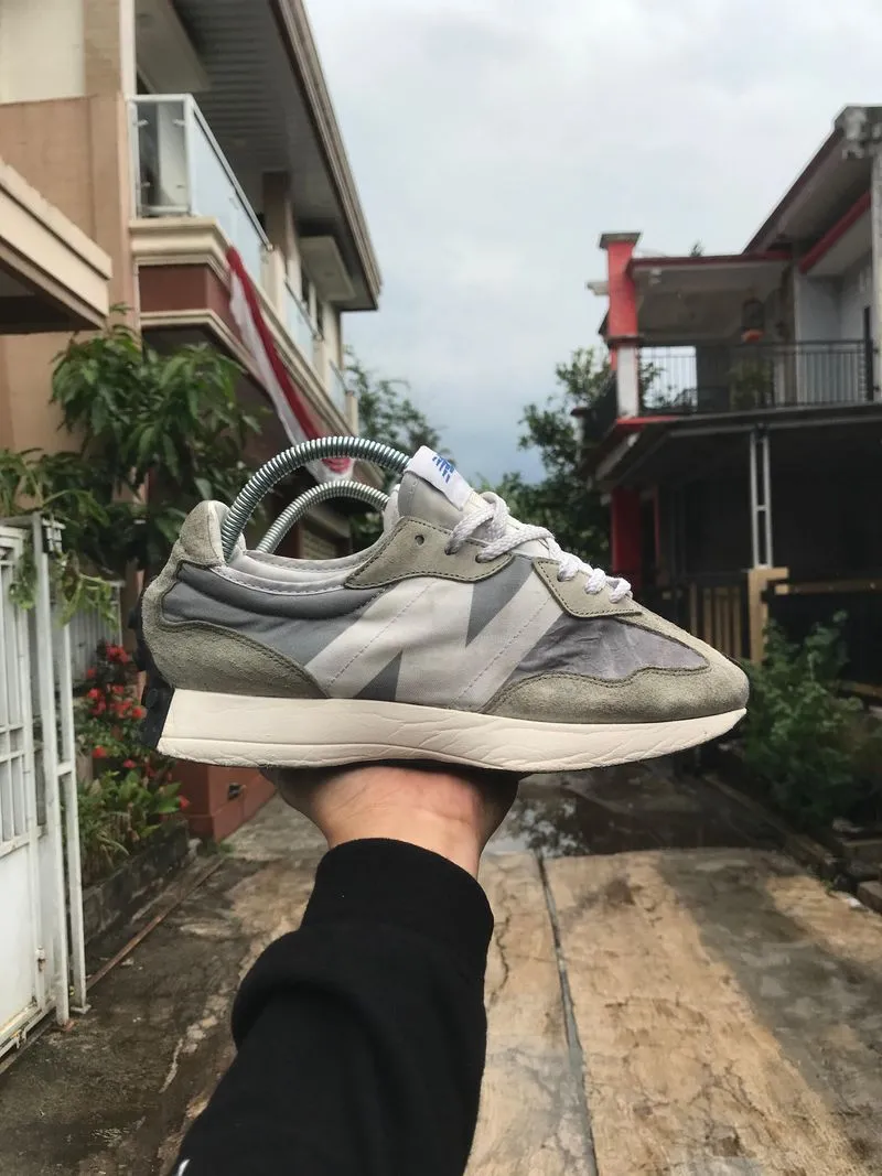 New Balance Casual Sneakers Pria gray photo 1