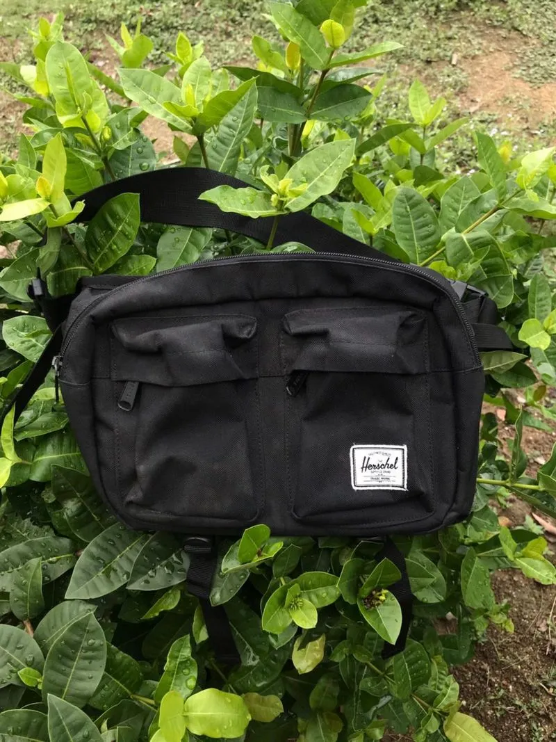 Herschel Supply Co. Eighteen Hip Crossbody Black Fanny Pack  photo 1