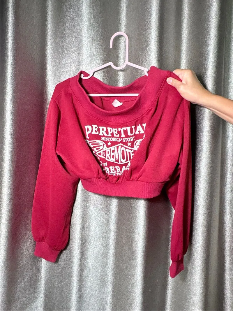 CROP RED SWEATER photo 1