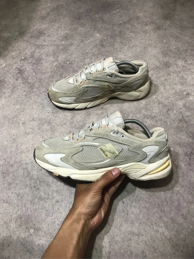New Balance 725 Ivory photo 1