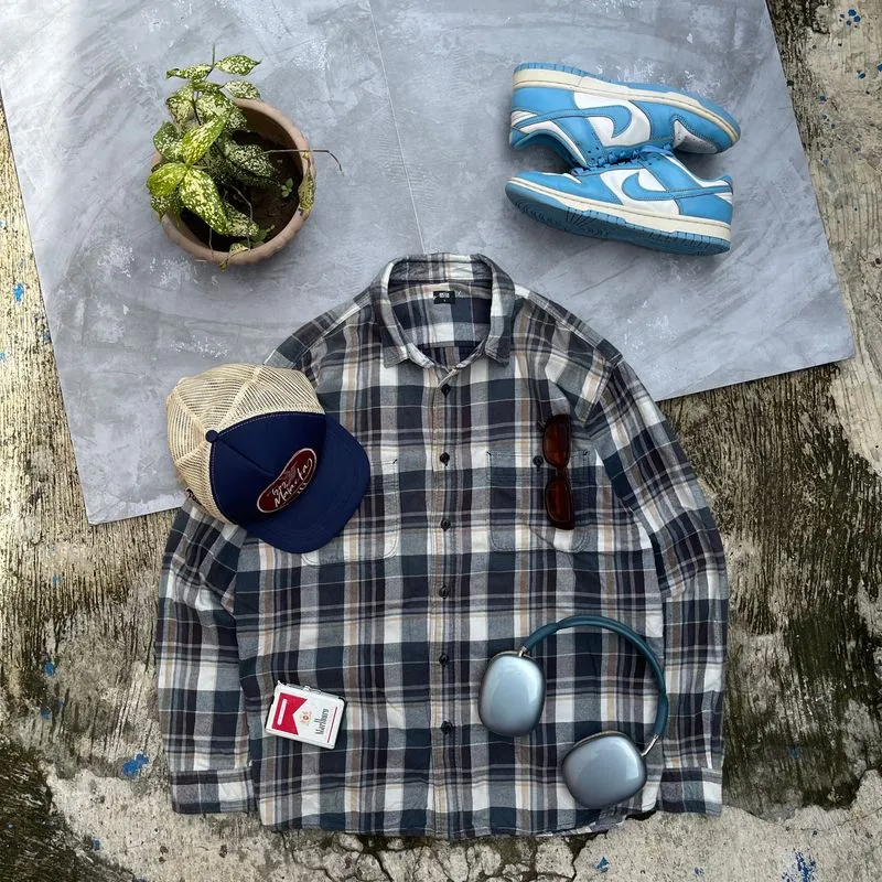 Uniqlo Grunge Indie Casual shirt Pria white gray photo 1