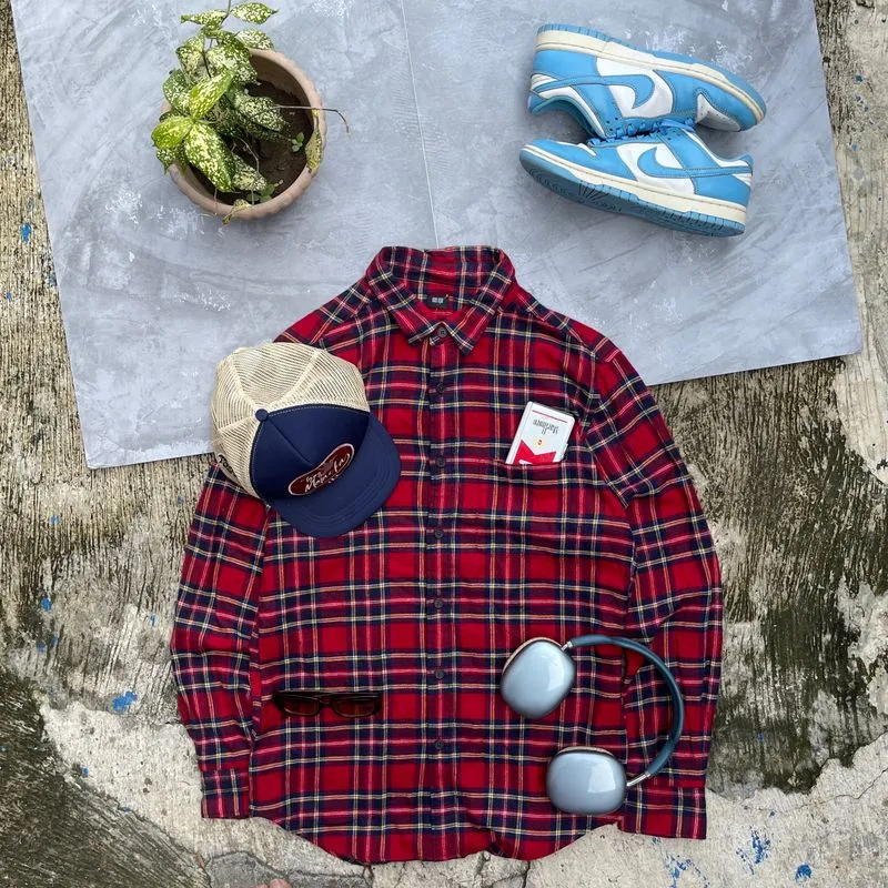 Uniqlo Grunge Indie Casual shirt Pria red black photo 1