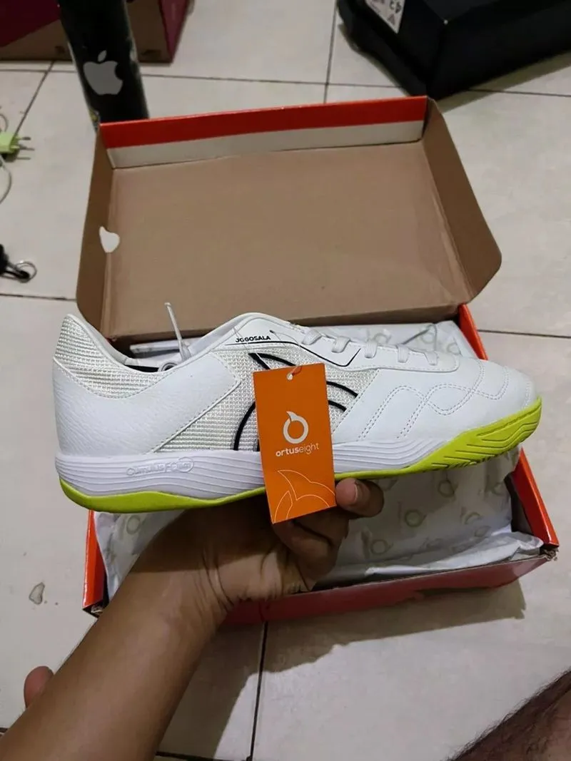 Sepatu futsal ortuseight jogosala strive white lime  photo 1