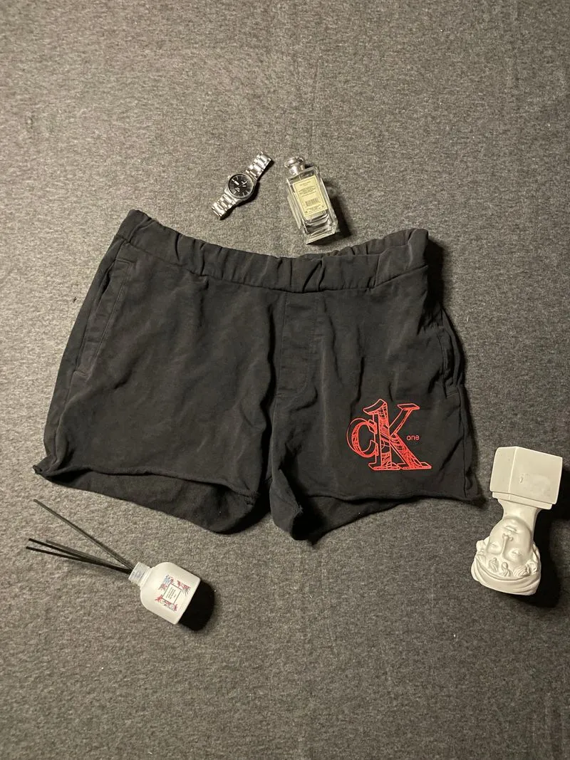 Calvin Klein Luxury Casual Short Pria red black photo 1