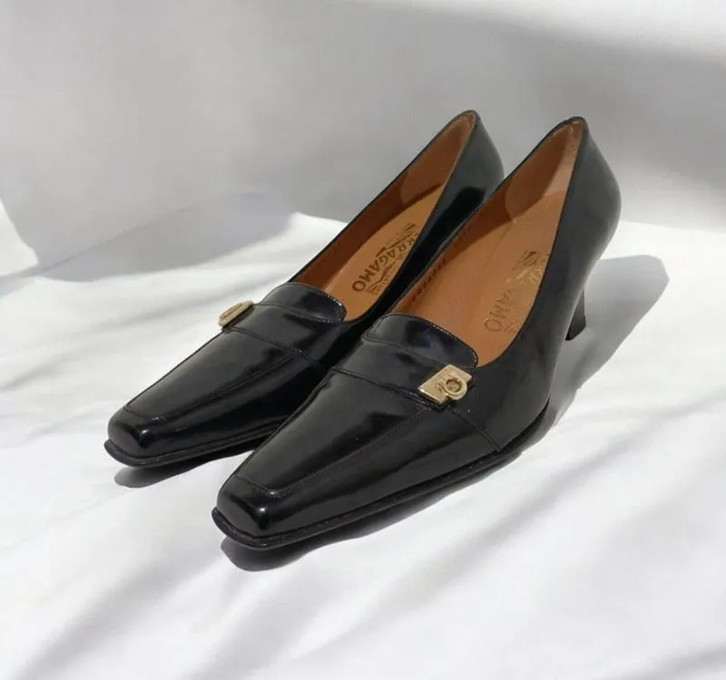 Salvatore Ferragamo Gancini Pumps Black Patent Leather Point photo 1
