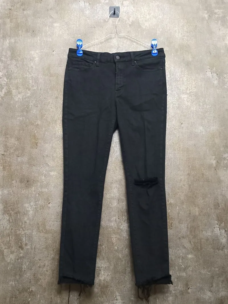 Uniqlo Black Jeans Ripped photo 1