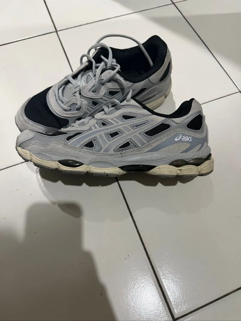 Asics Shoes photo 1