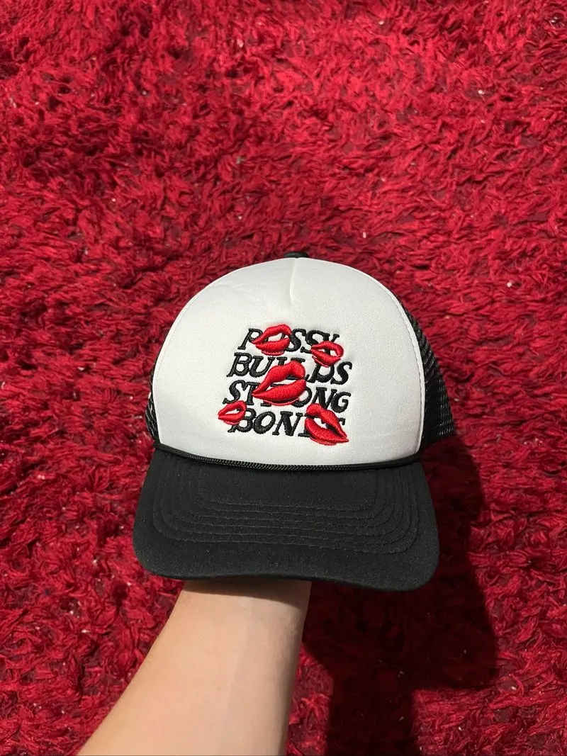 truckerhat kisses photo 1