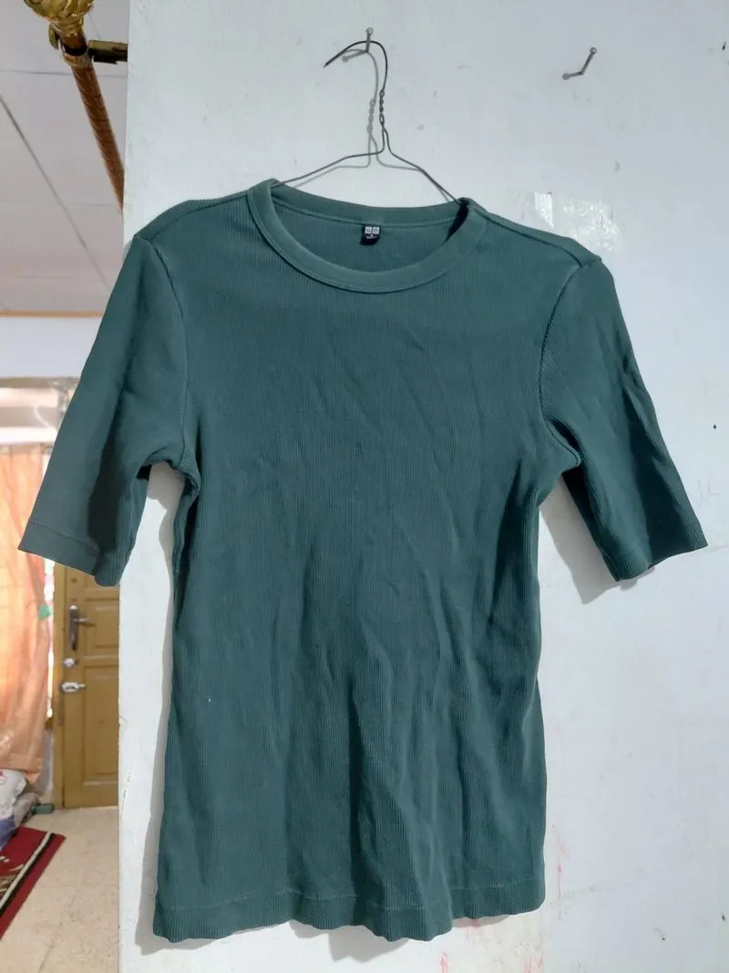 Kaos Uniqlo photo 1