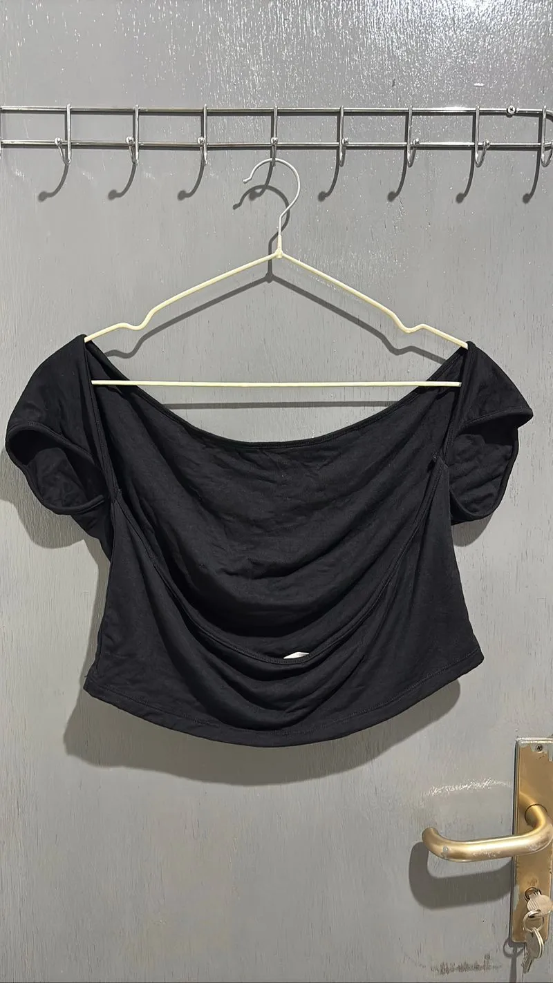 Backless Top Wanita Hitam photo 1
