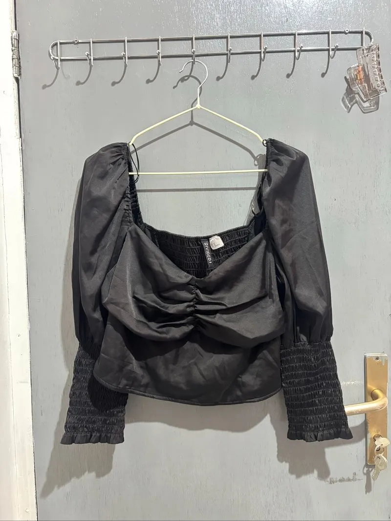 H&M Blouse Satin Wanita photo 1