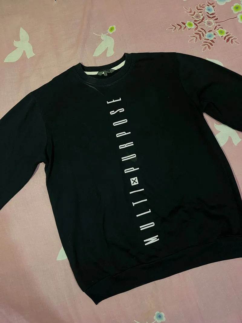 black sweatshirts photo 1