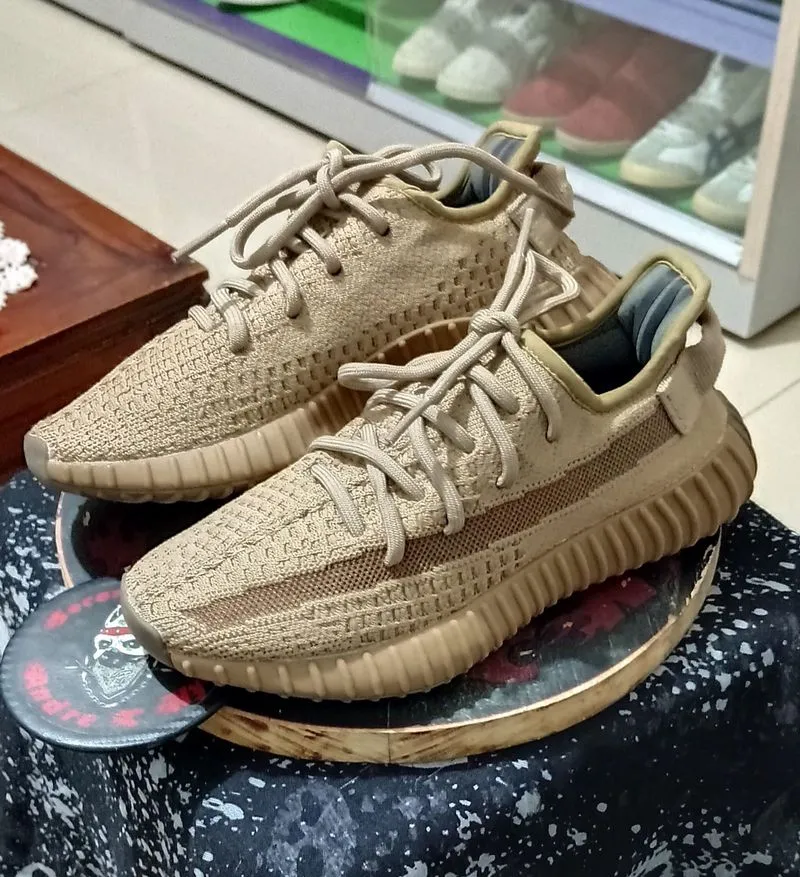 Adidas YEEZY BOOST 350 V2 earth / 36 photo 1