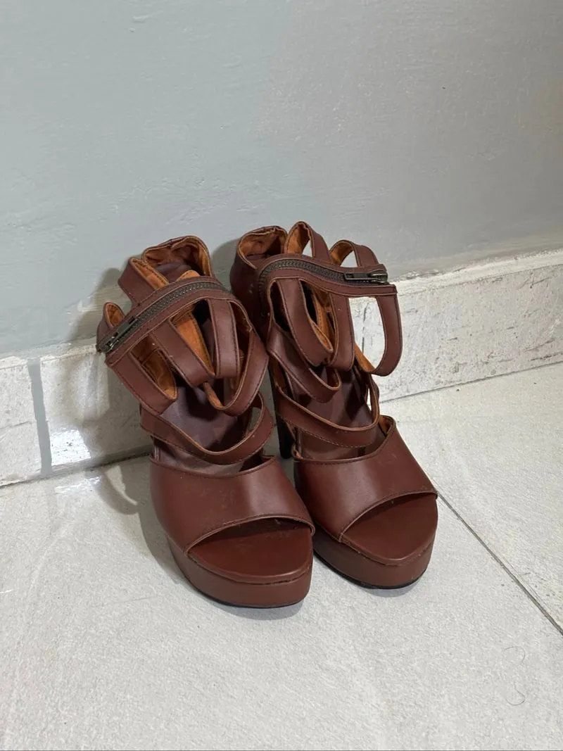 Heels wanita kulit  photo 1