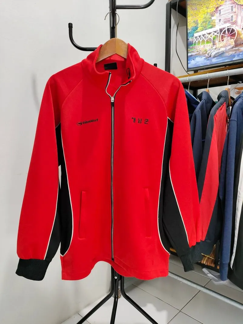 Jaket Tracktop Dusseldorf Merah Original photo 1