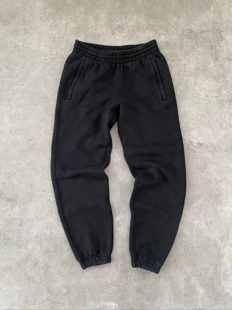 ADIDAS ADICOLOR BLACK ON BLACK SWEETPANTS   size :  Medium - photo 1