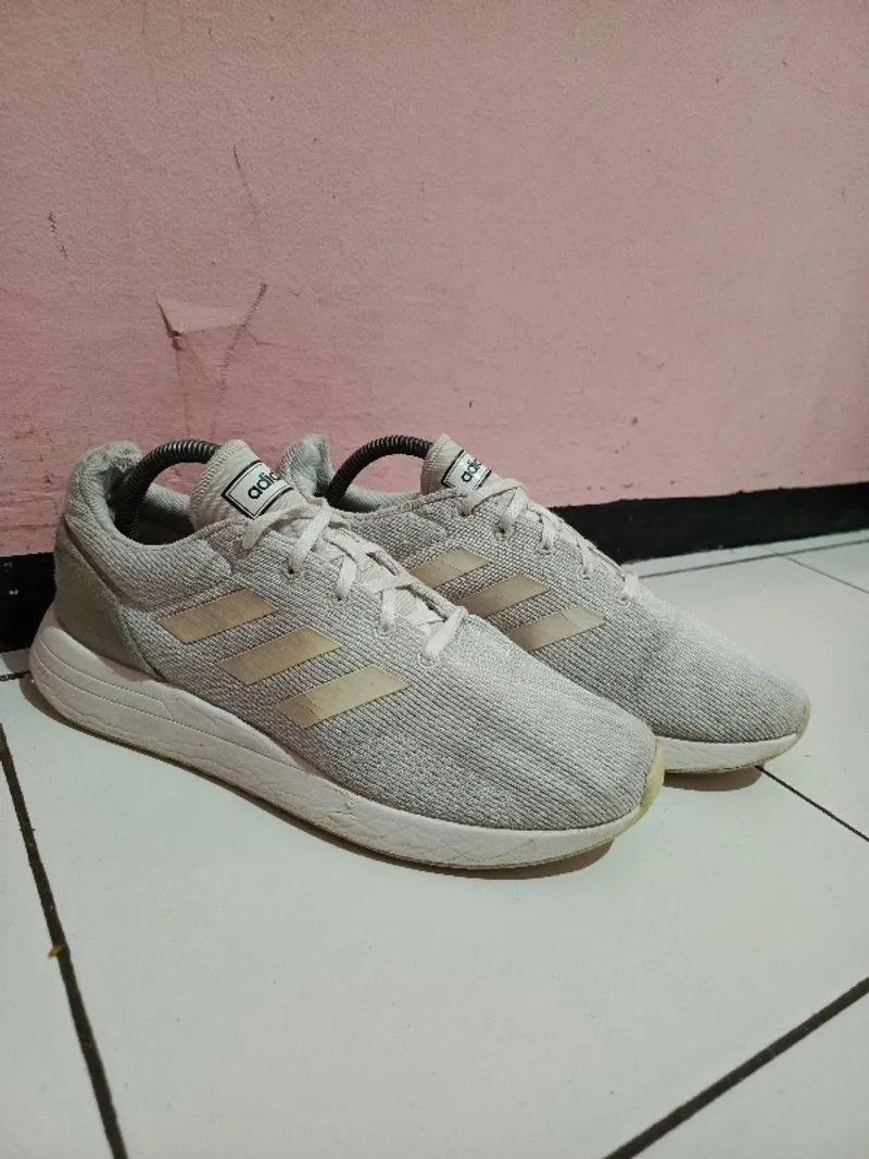 Adidas Run 70s Tan White photo 1