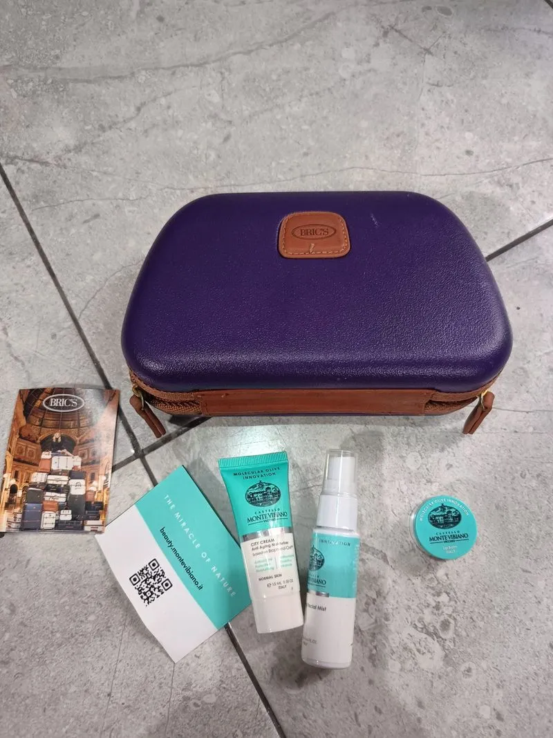 Pouch Brics Qatar Airways photo 1