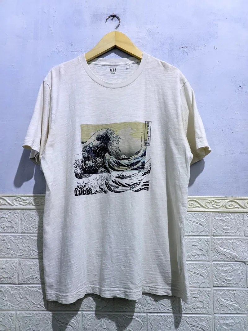 T-shirts uniqlo UT photo 1