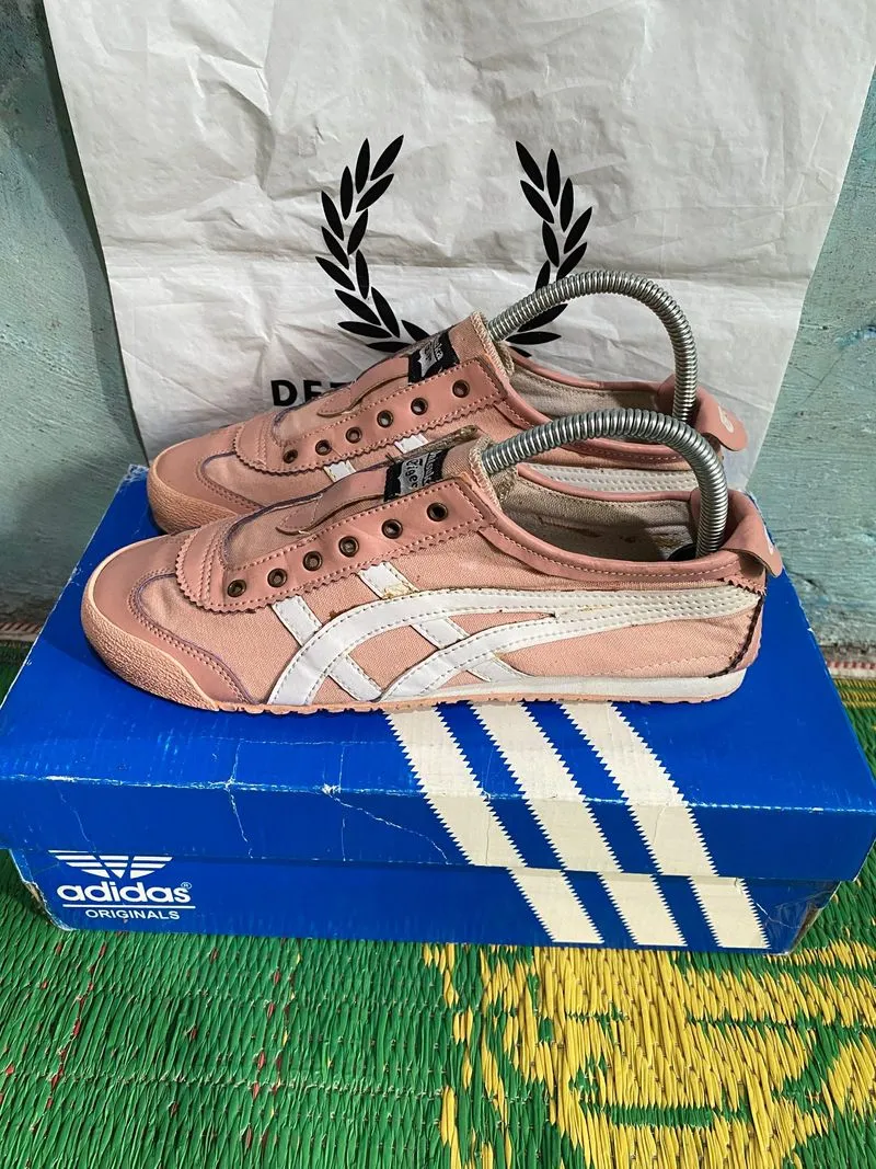 SEPATU ONITSUKA TIGER. photo 1