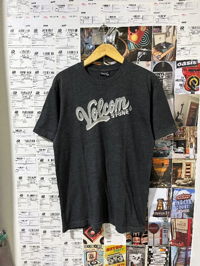 Volcom Script y2k photo 1