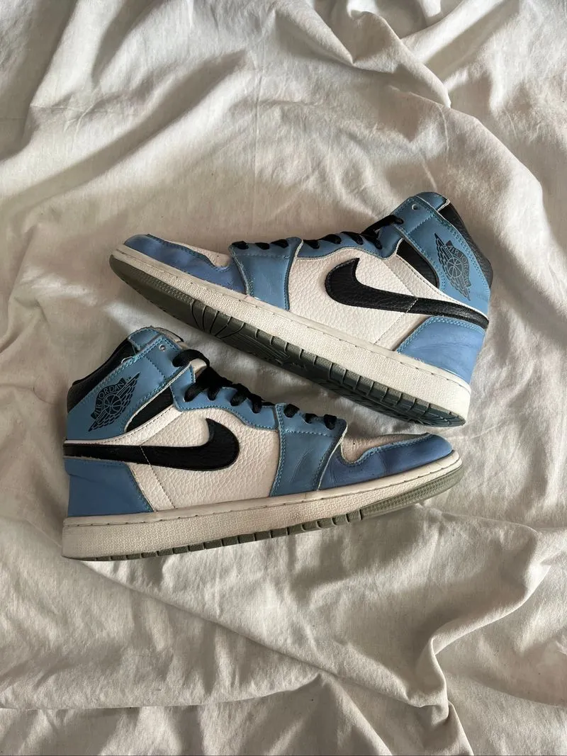 Air Jordan 1 Retro High OG GS University photo 1