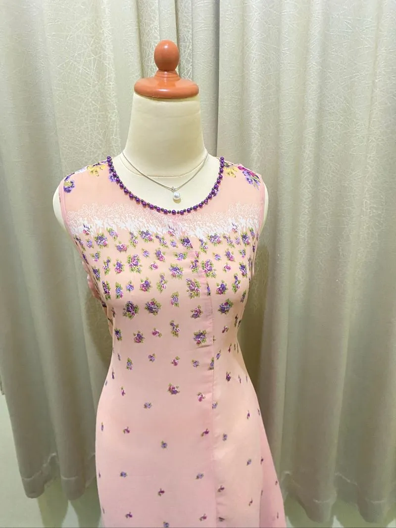 Soft Peachy Pink Ditsy Floral Chiffon Maxi Dress | Bunga photo 1