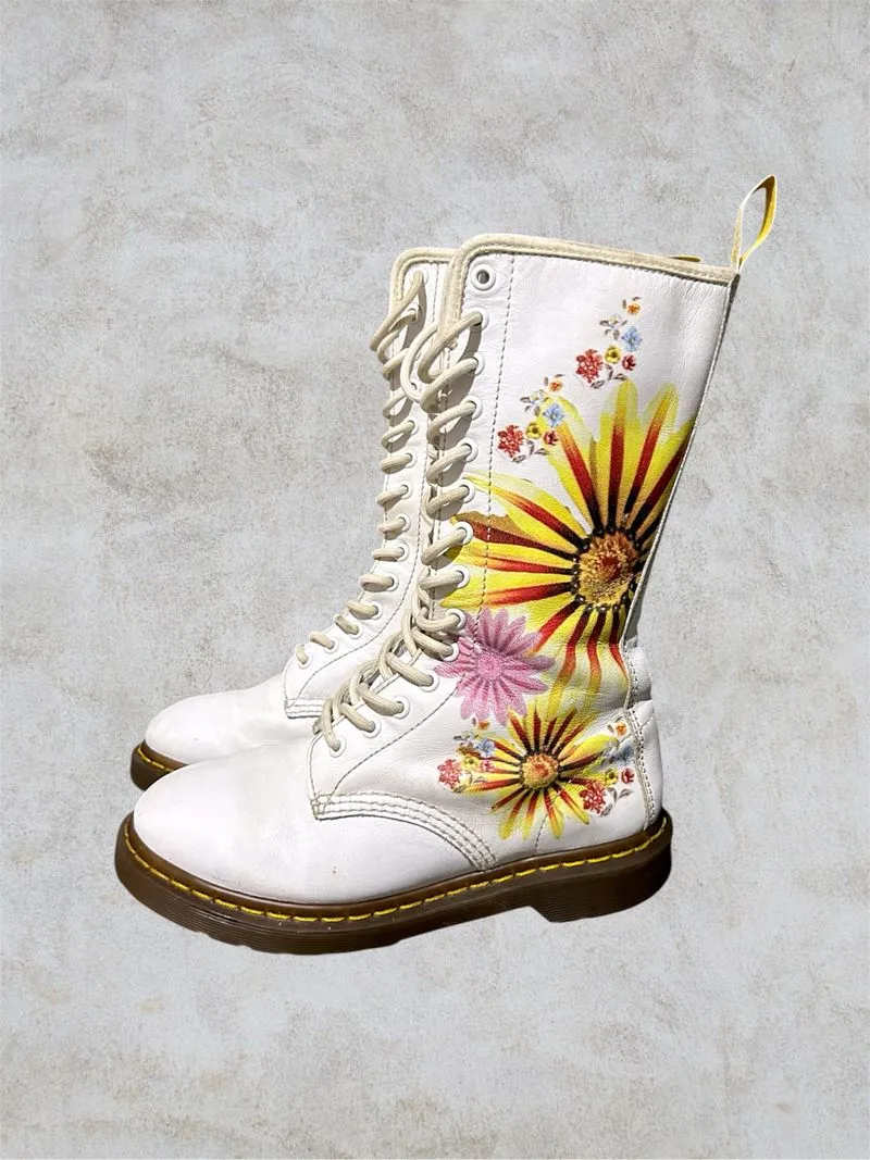 Dr Martens 1B99 White Flower Burst 14 Hole Zip - Docmart1460 photo 1