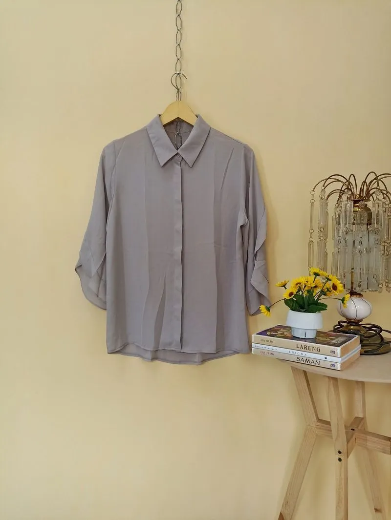 KOREAN BRAND SHIRT photo 1