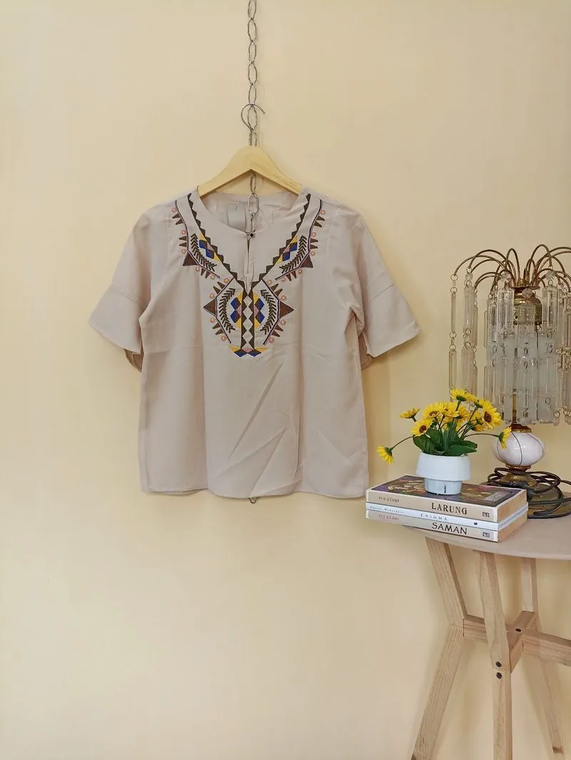 BLOUSE EMBROIDERY photo 1