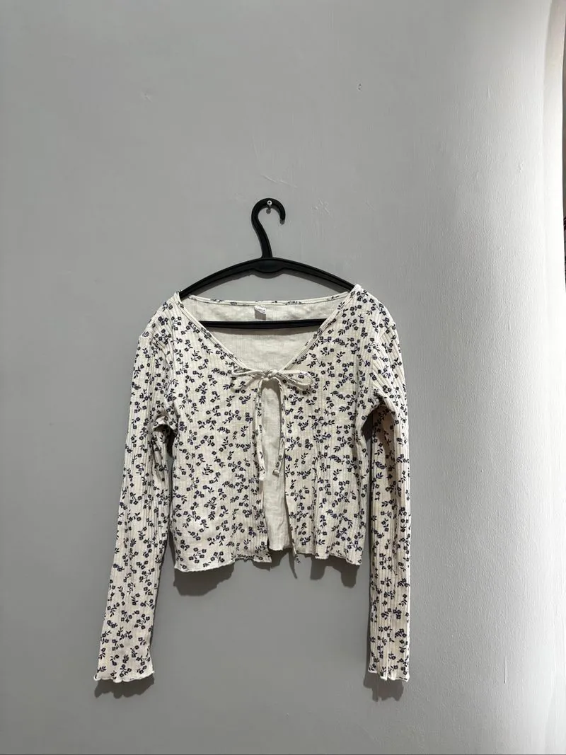 Flowers Cardigan photo 1