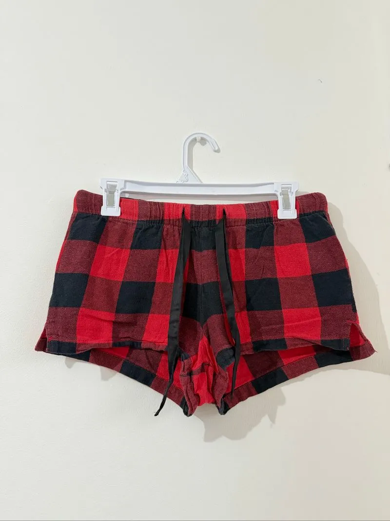 Old navy shorts - woman photo 1