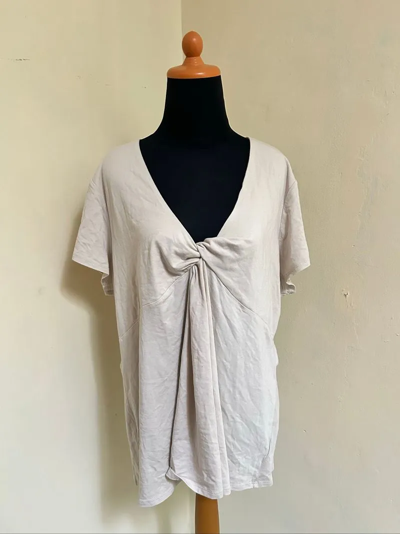 Old Navy • Babydoll V-neck Twist Top Cream photo 1