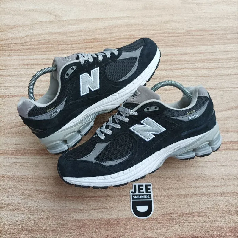 New Balance Indie Casual Sneakers Pria white black photo 1