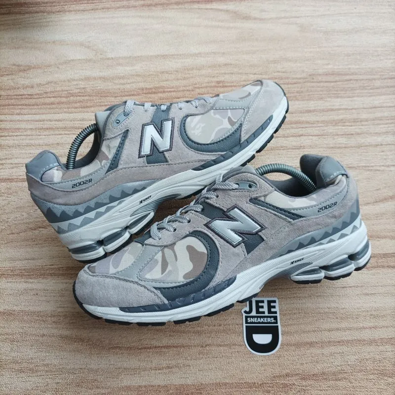 New Balance Gorpcore Casual Sneakers Pria white gray photo 1