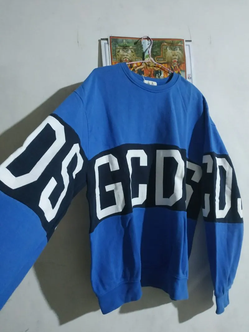 Crewneck oversize photo 1