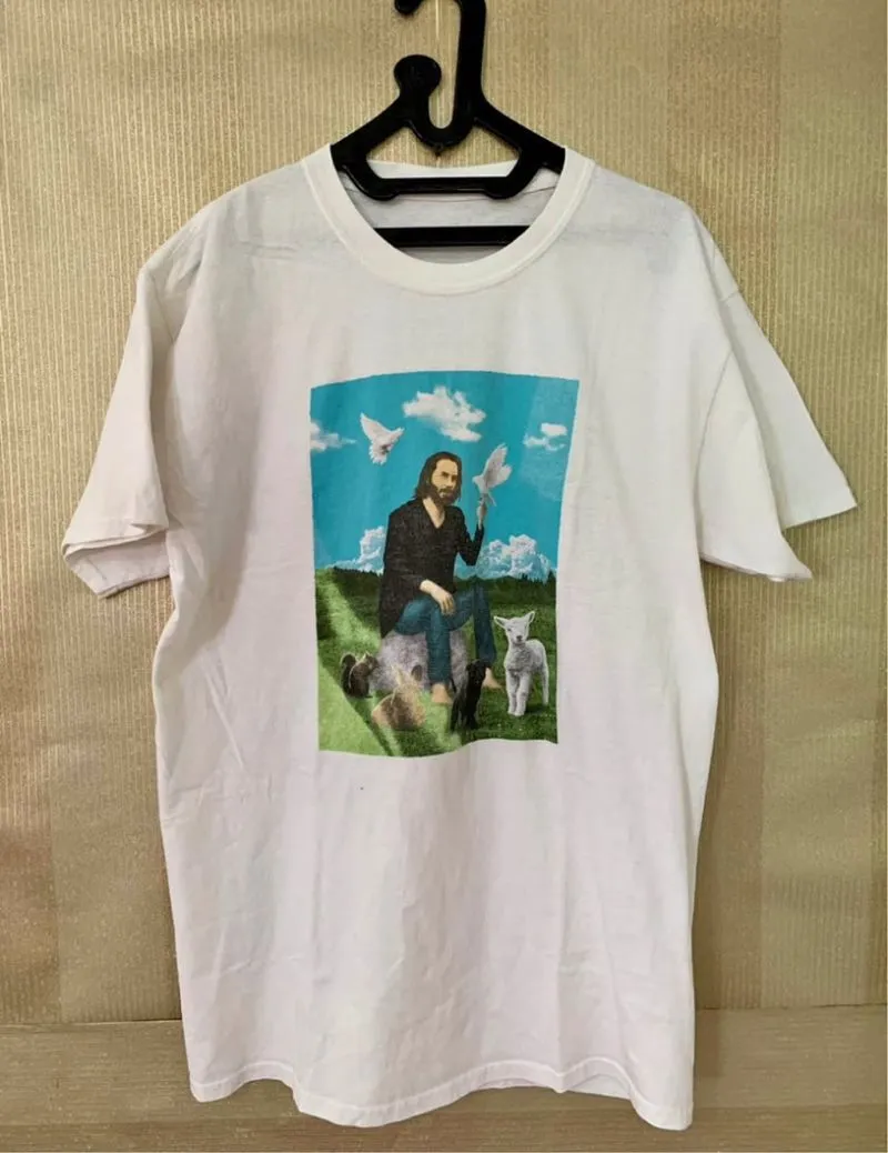 Graphic T-shirt photo 1